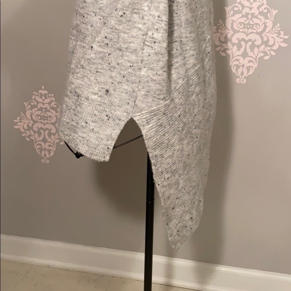 Simply Vera Sweater - Picture 8 of 9